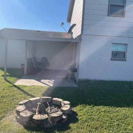 Great Getaway 2 Story Home! Harlingen Tx Exterior photo